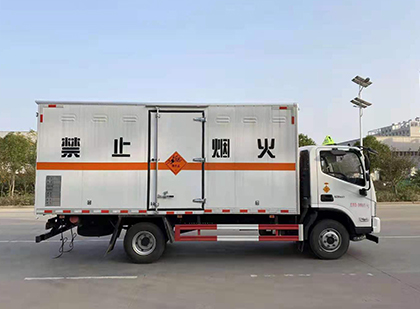 巴宜爆破器材运输车