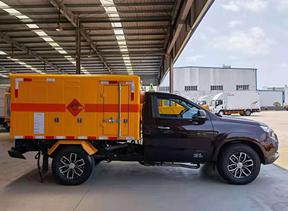 巴宜爆破器材运输车
